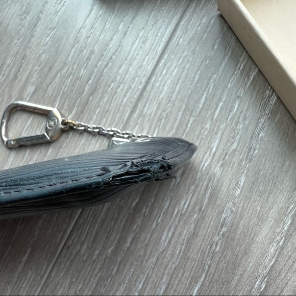 Louis Vuitton Black Epi Leather Key Pouch - Picture 7 of 15